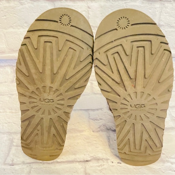 UGG Bailey Bow Gray/Taupe Genuine
Shearling Suede Tall Boots Women's Sz 8 - Picture 6 of 10